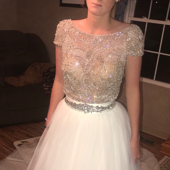 Wedding dress - Picture 3 of 3